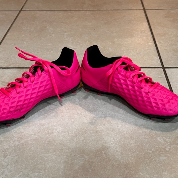 Nike Neon Pink Tiempo Soccer Cleats -Size 5Y - Picture 3 of 6